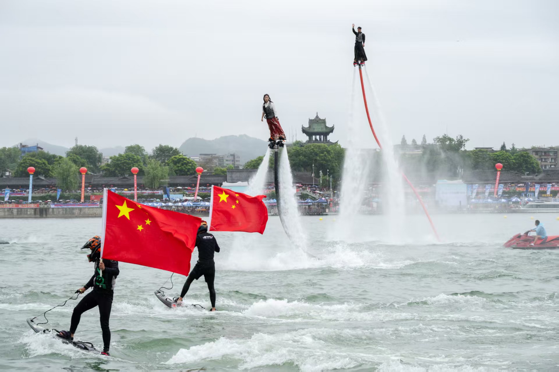 包含东南亚两支球队为亚洲足球冠军展开角逐的词条